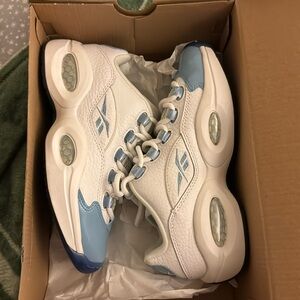Reebok question low boys size 4 used